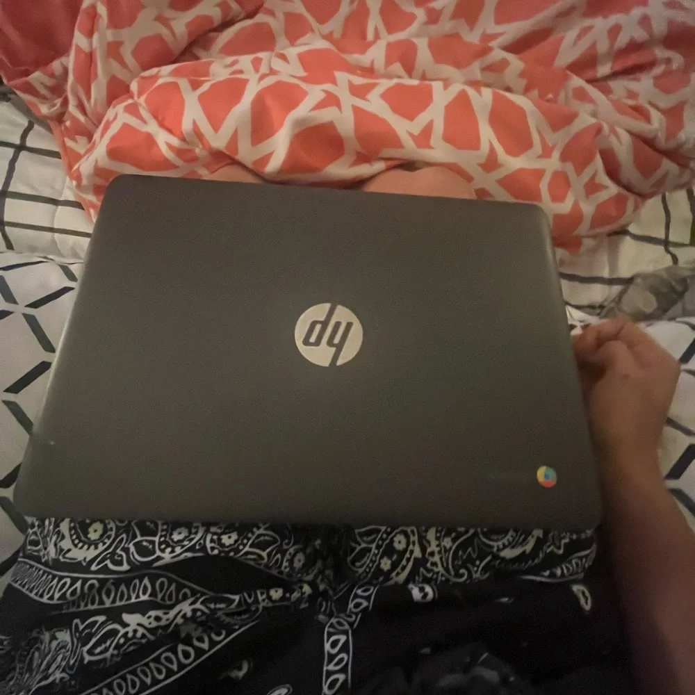 I am selling a HP chromebrook